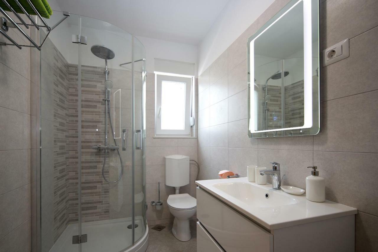 Apartmani Judita Pinezići エクステリア 写真