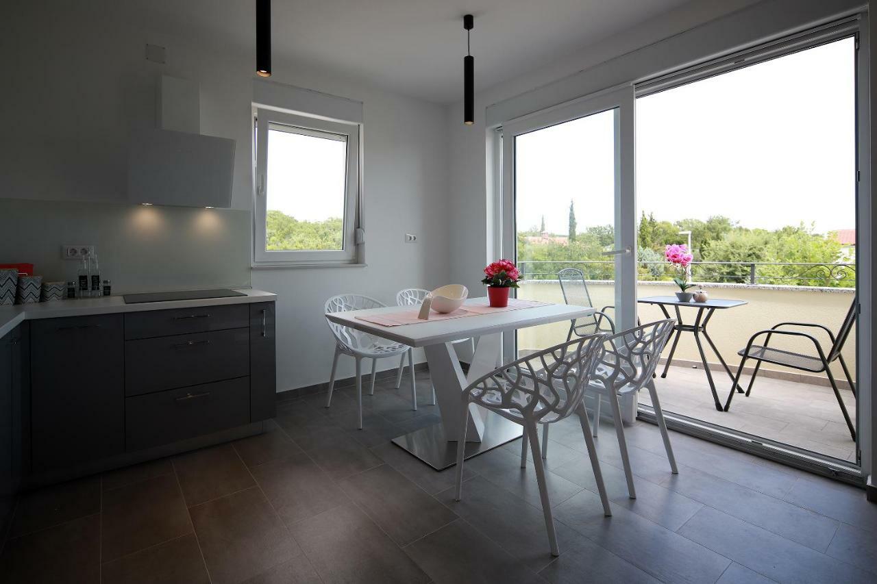 Apartmani Judita Pinezići エクステリア 写真